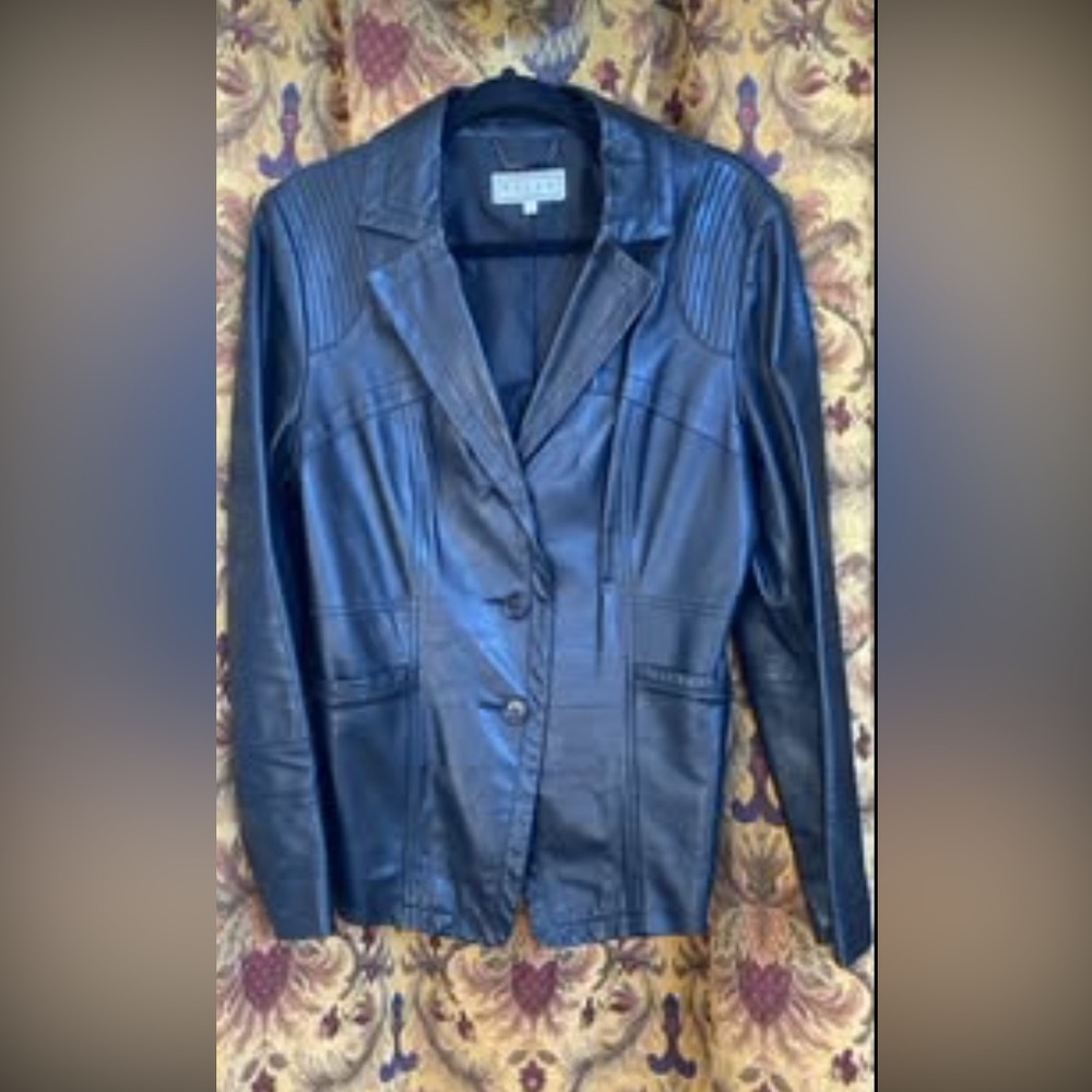 Stylish Black Leather Jacket - image 1